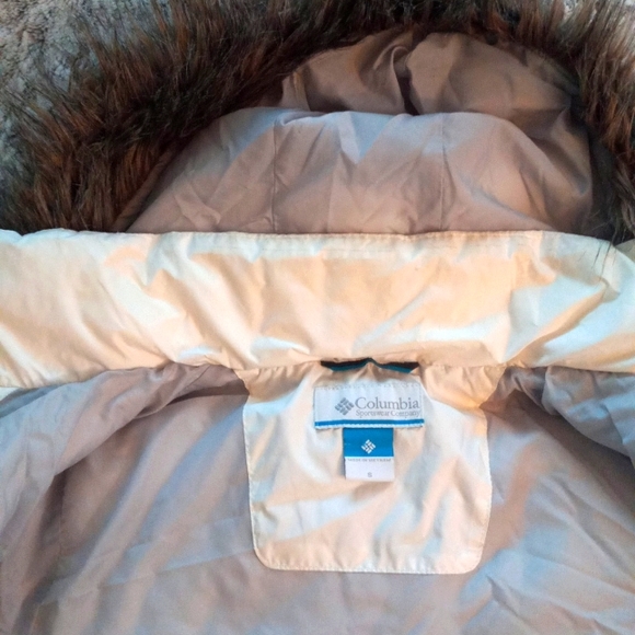 White Columbia puffer, Small, hood with faux fur - Picture 6 of 8